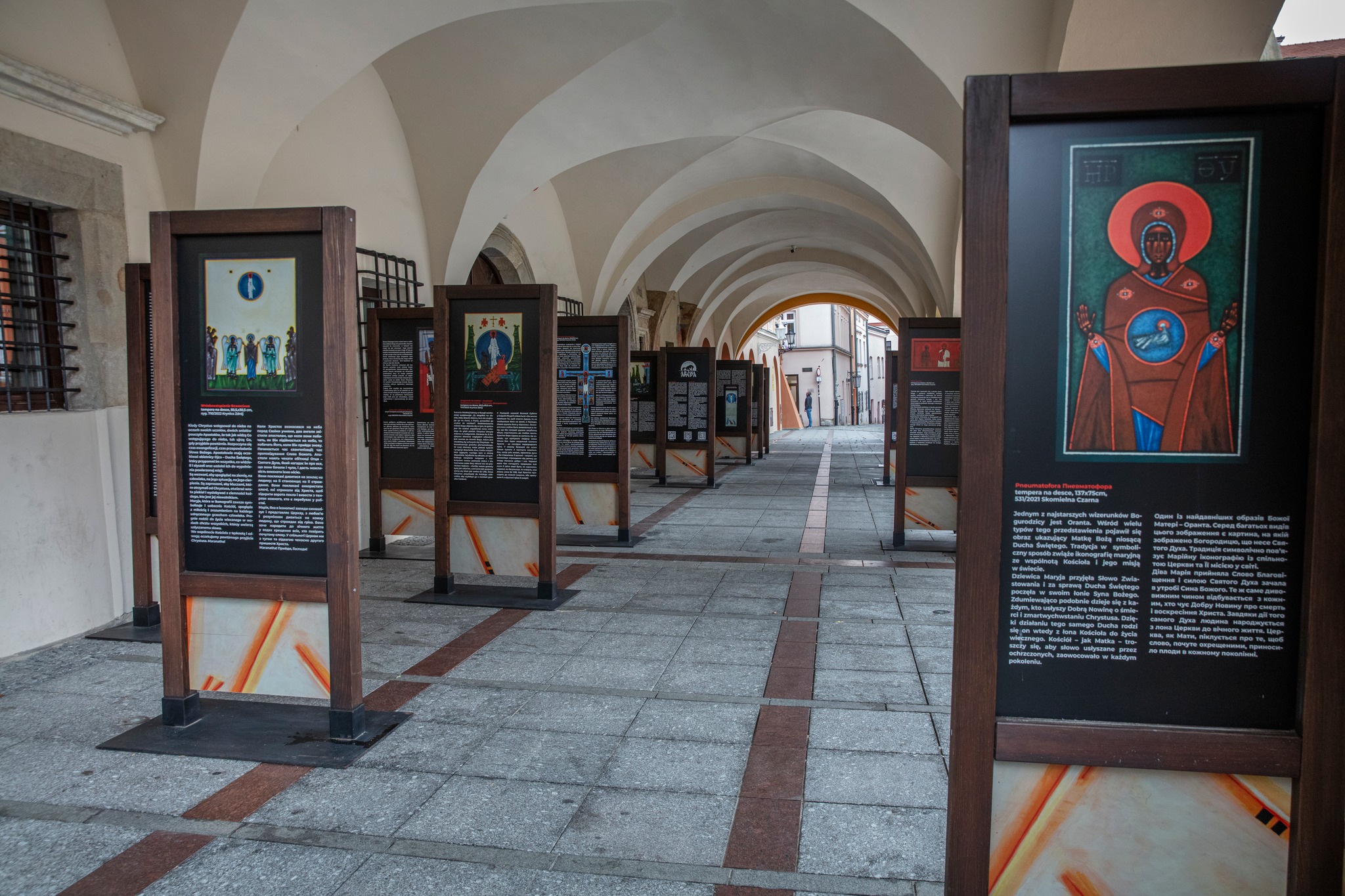 Plansza z wystawy Światło Niestworzone