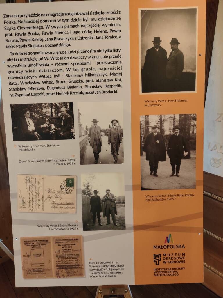 Fragment planszy wystawy Wincentego Witosa z fotografiami i dokumentami archiwalnymi
