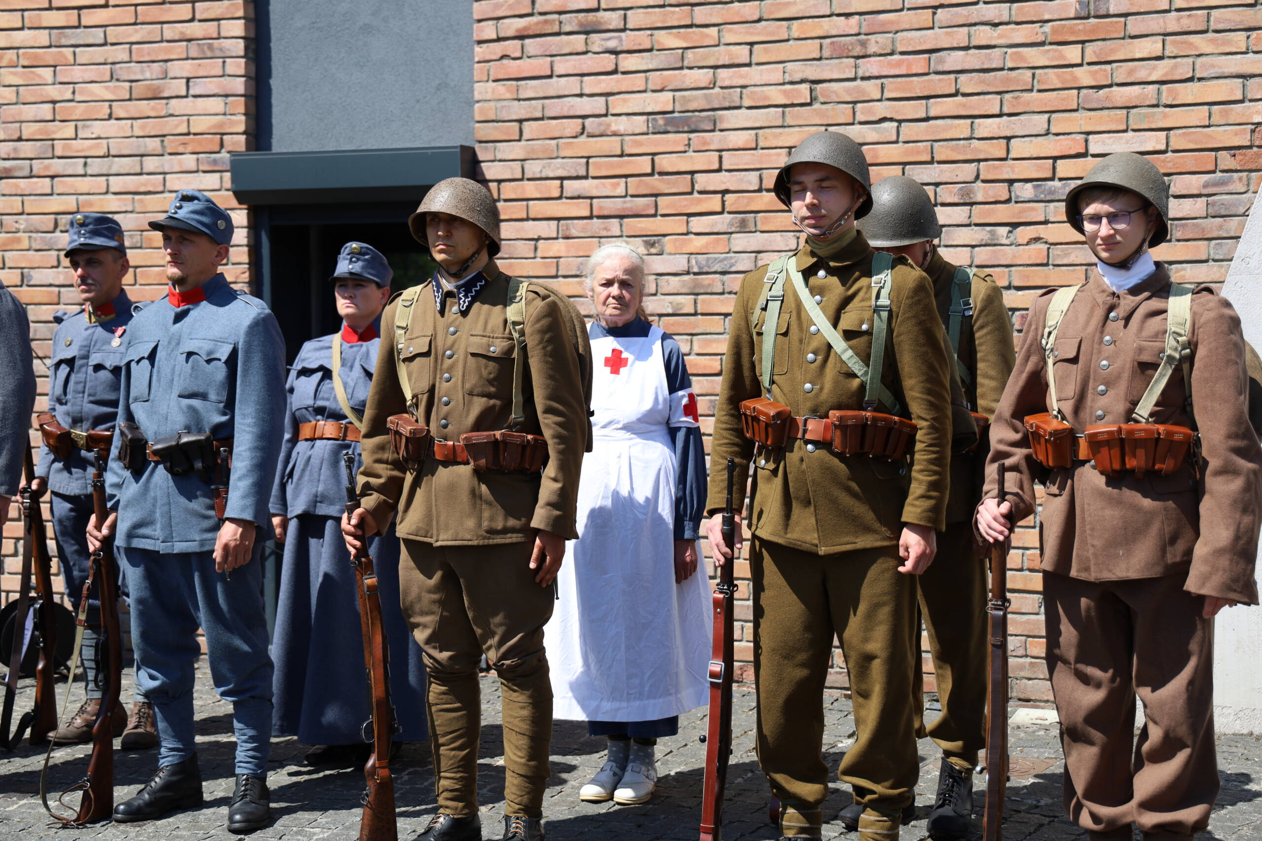 Fotografia z pikniku historycznego podczas Święta 16 Pułku Piechoty
