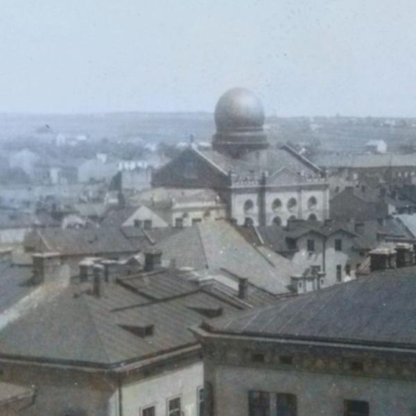 Widok z tarnowskiego ratusza na Nową Synagogę, fotografia z lat 30-tych XX wieku